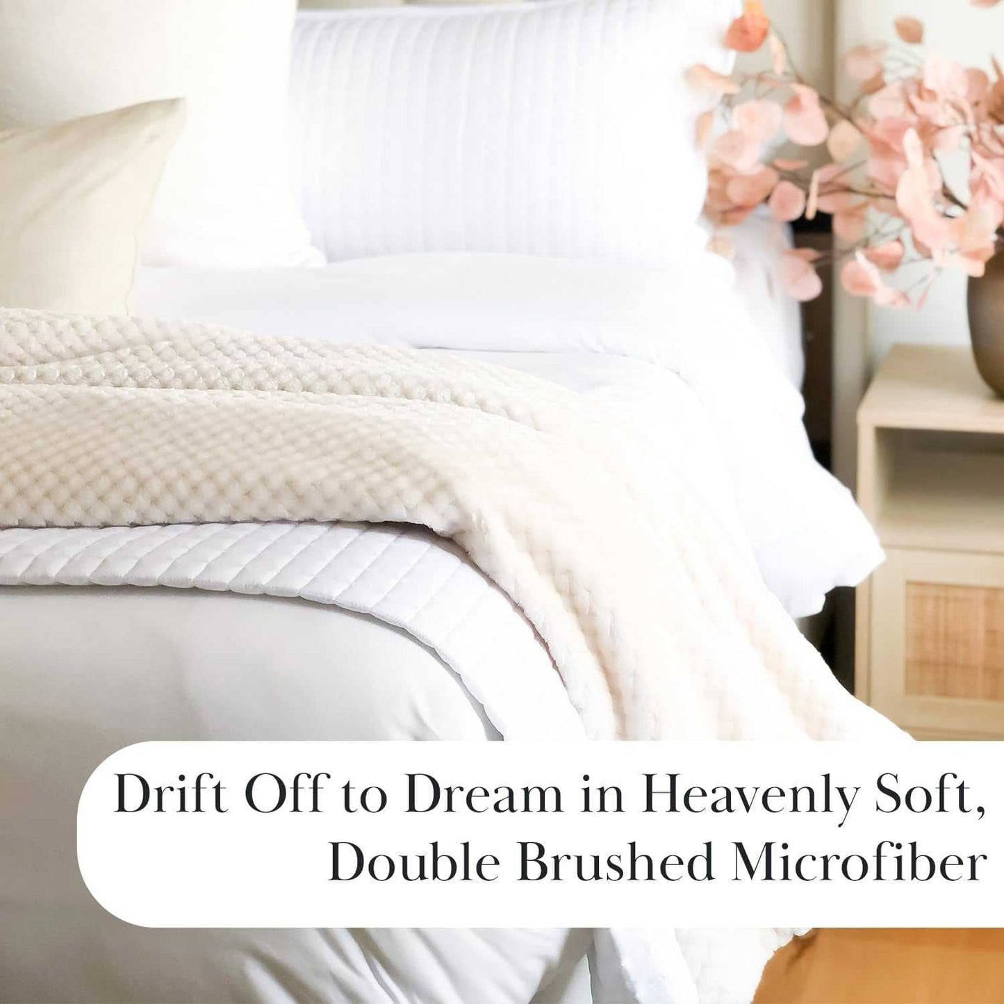 White King Quilt Set with 2 Pillow Shams, Lightweight Coverlet, King Size Quilt, Stain & Pet Hair Resistant Bedding Set, Standard/California Size, Bright White